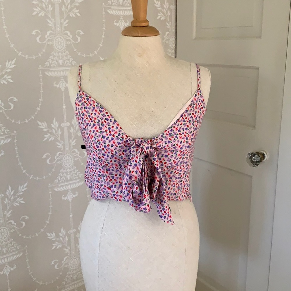 NWT Caren Forbes floral tie front top.